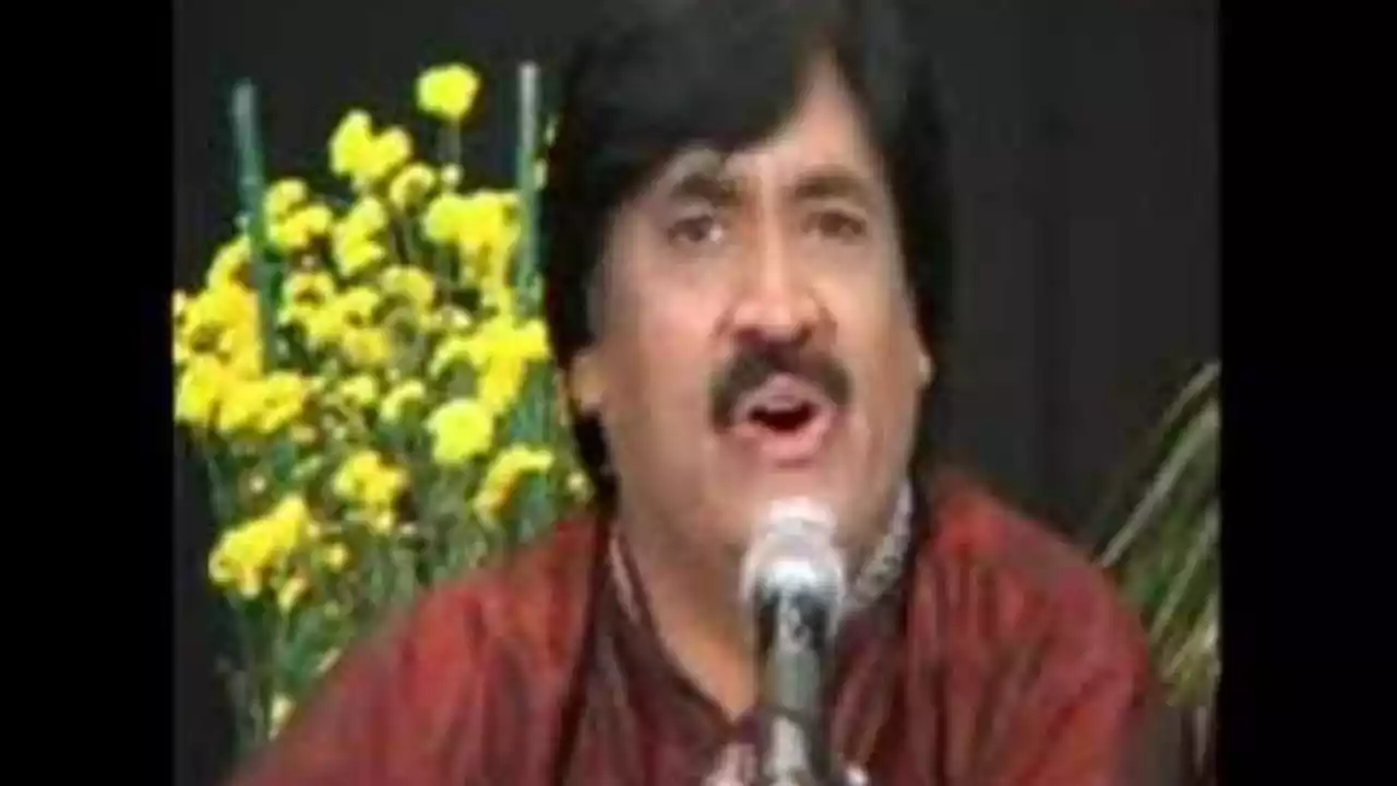 Bhajta Kyon Nahin Re Man Murakh Lyrics