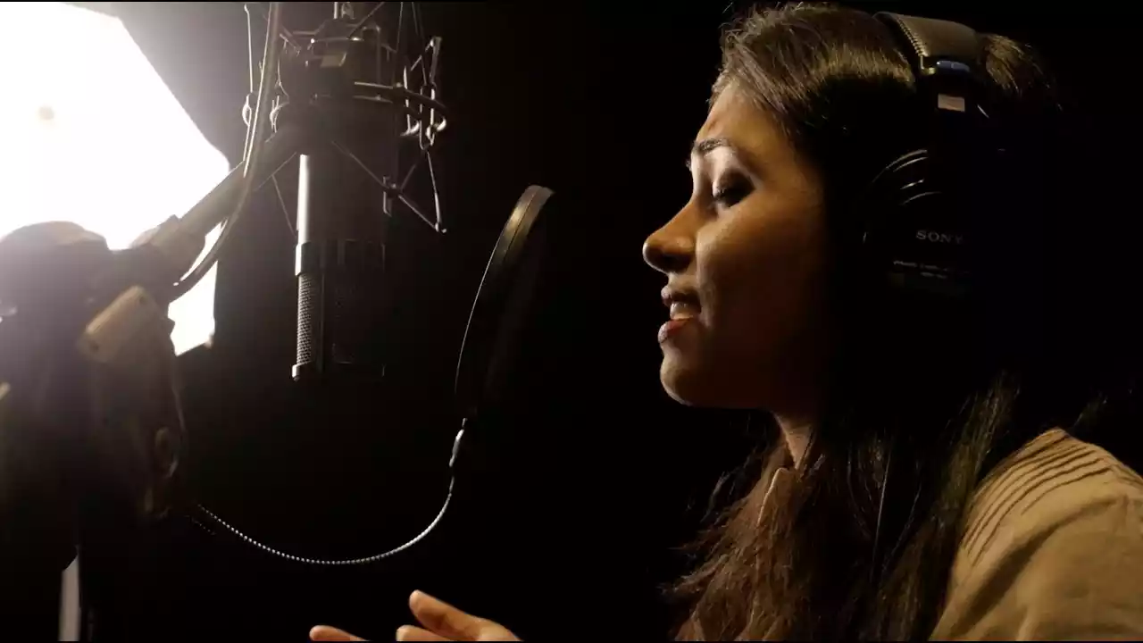 Dhanya Dhanya Yeshu Naam Lyrics